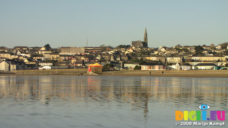 SX00698 Tramore reflected on the beach